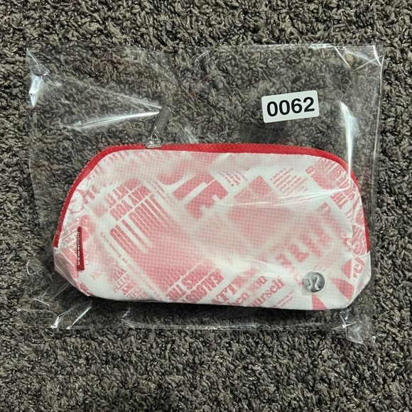 lululemon NWT everywhere belt bag 1L white/lulu red manifesto - Picture 6 of 6